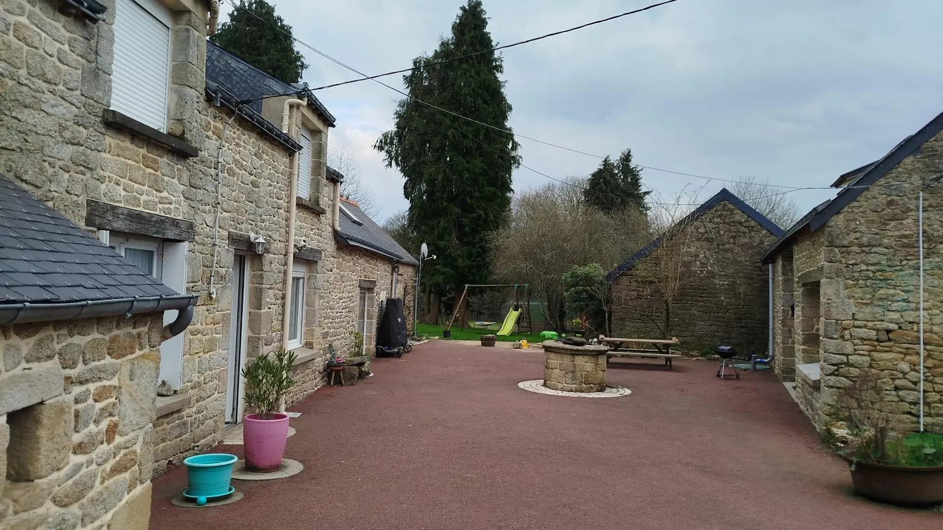 Gite Au Charme Champetre Quelven 0*,